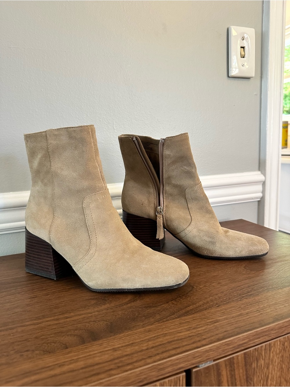 Blondo Salome waterproof tan brown suede bootie size 8.5